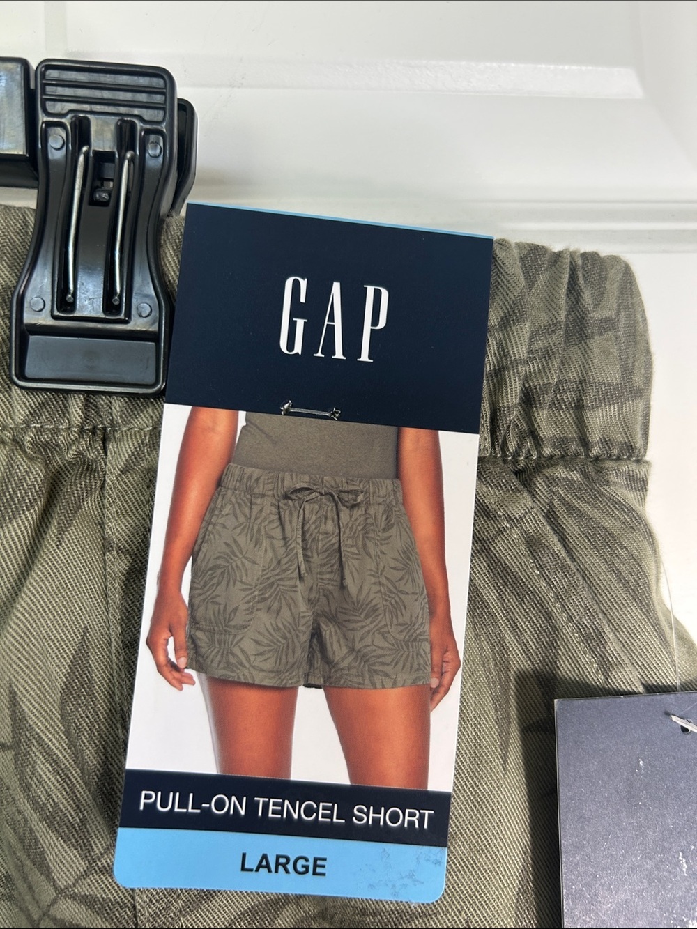 GAP Olive Leaf Print Drawstring Shorts - Picture 3 of 8